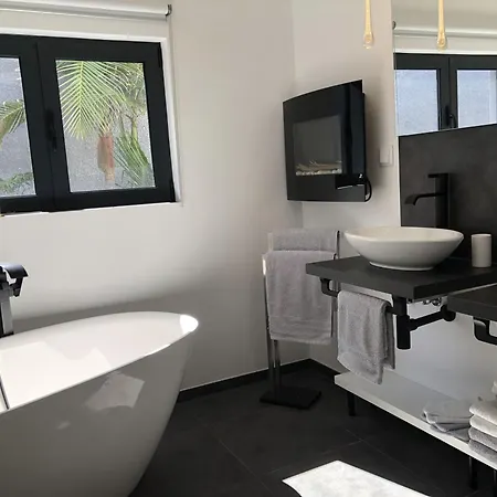 Casa Da Arvore * Arco da Calheta (Madeira)